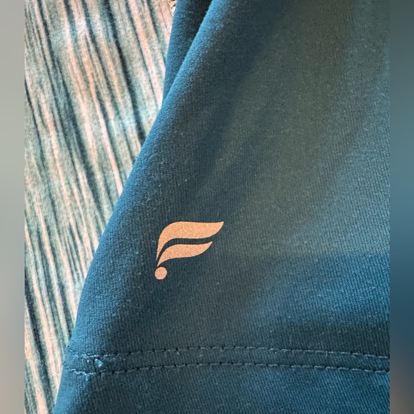 Women’s Fabletics Outfit Size Medium - Picture 3 of 4